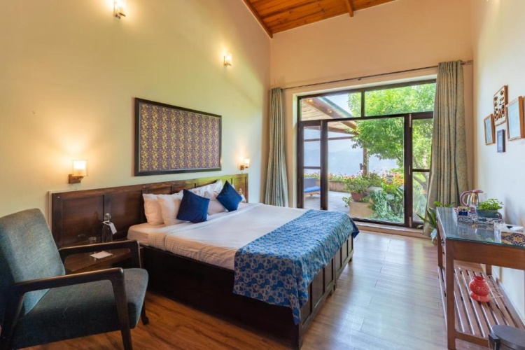Standard room with mountain view