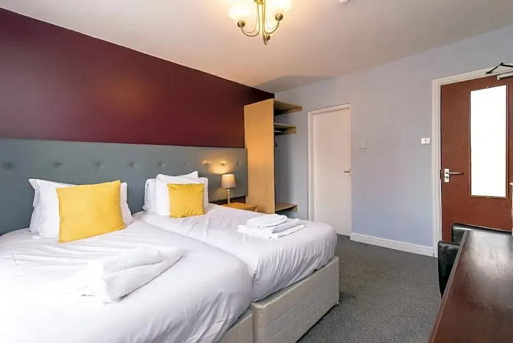 The Linden Leaf Rooms - Classy Studios
