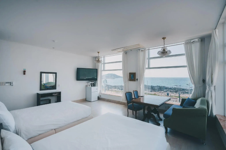 Hotel White House