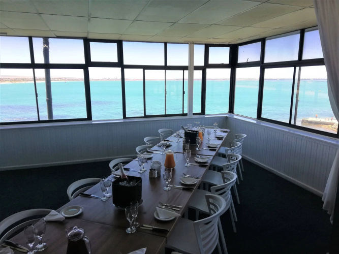 Hoedjiesbaai Hotel