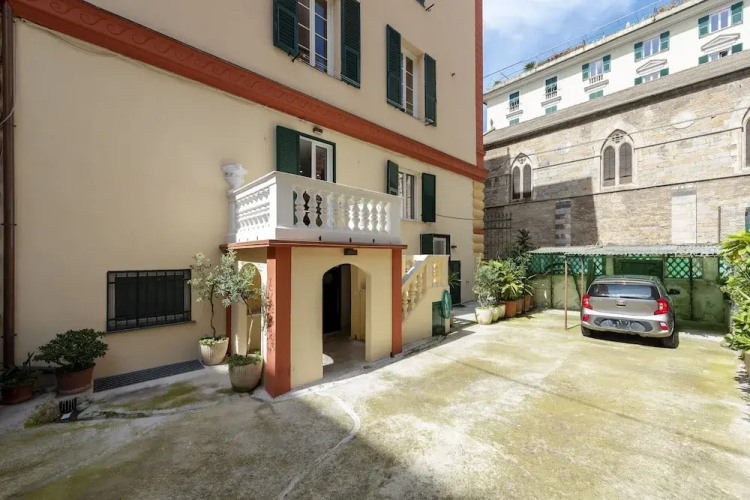 Central Apartment In Genova