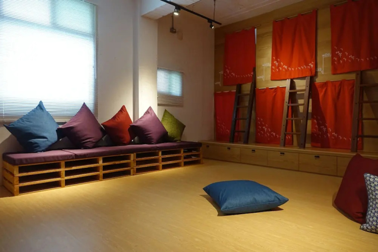 CaoJi Book inn Hostel