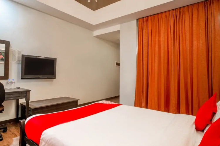OYO 579 Anisabel Suites