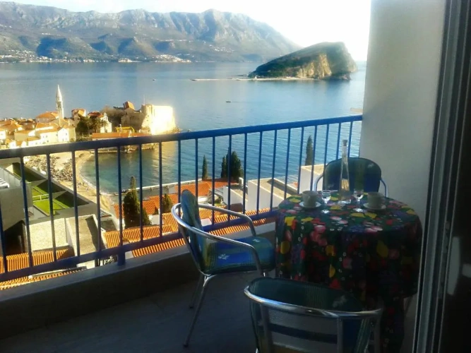 1 Bedroom Apartment with balcony and with sea view