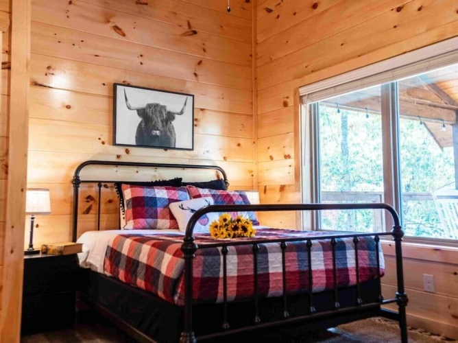 Standard Family room with mountain view