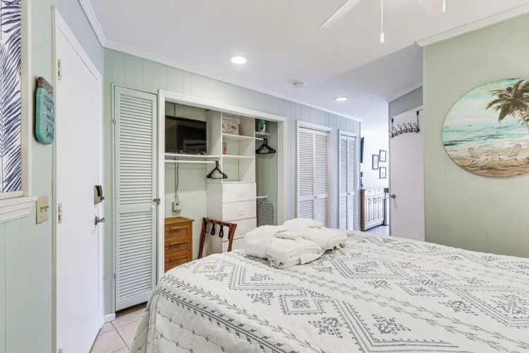 Pool & Beach Access: Hilton Head Coastal Condo