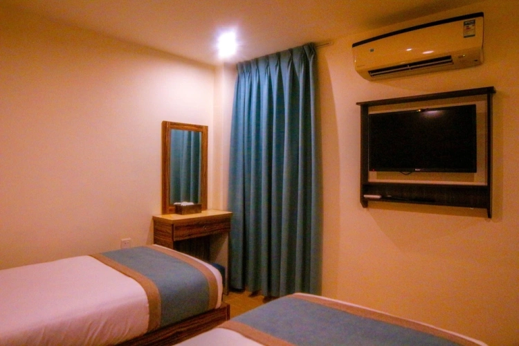 Standard Triple room