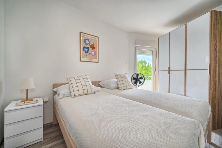 A2- Luxury apt w big Balcony, 4 min Walk to Beach