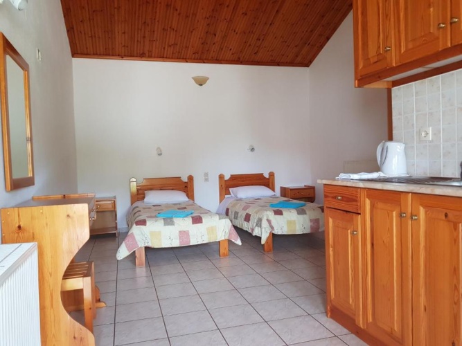 Standard Triple room