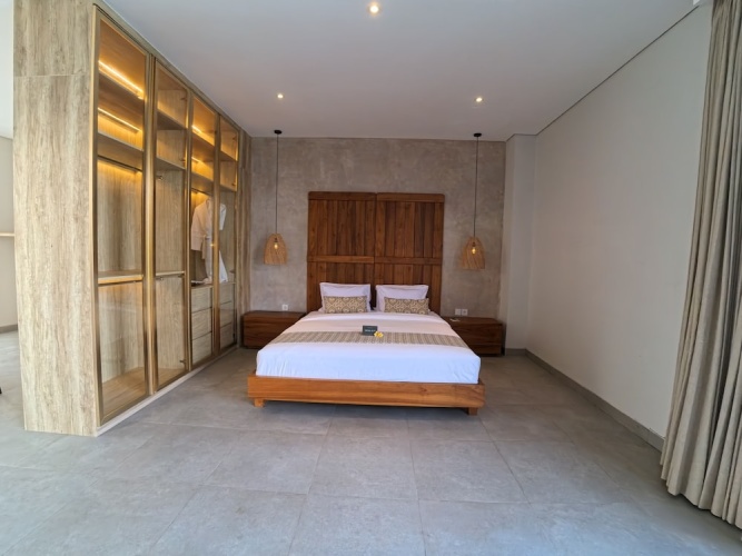 5 Bedrooms Villa