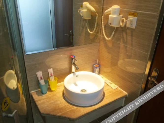 EASE Hostel (Pingdingshan Ti'yu)