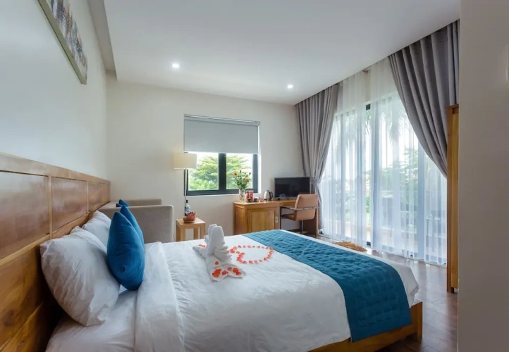Deluxe Double room with balcony and with garden view