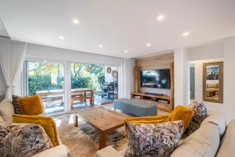 4293 River Club