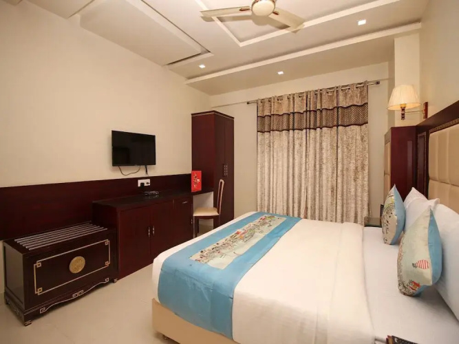 OYO Flagship 737 Paschim Vihar