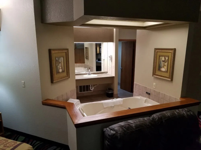 Apple Tree Inn and Suites