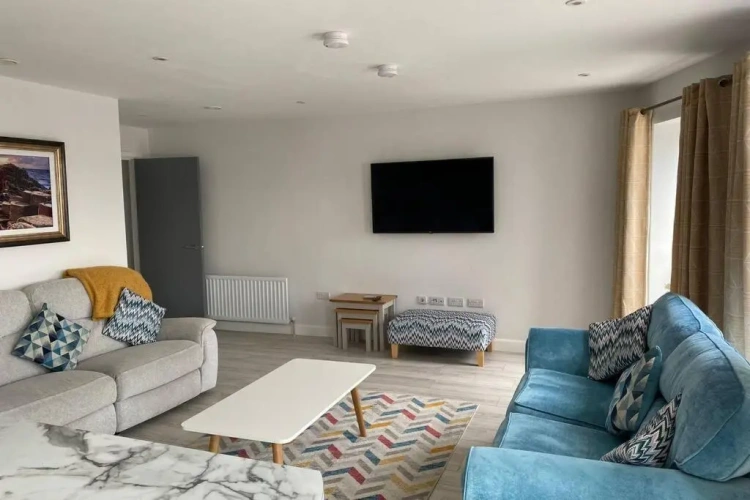 2 Bedrooms Apartment