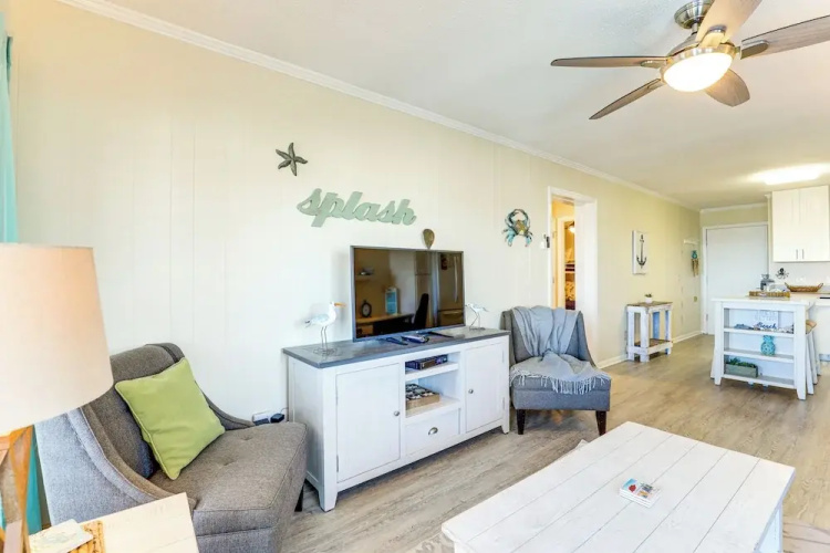 Steps to Sea! 3rd-floor Myrtle Beach Condo w/ Pool