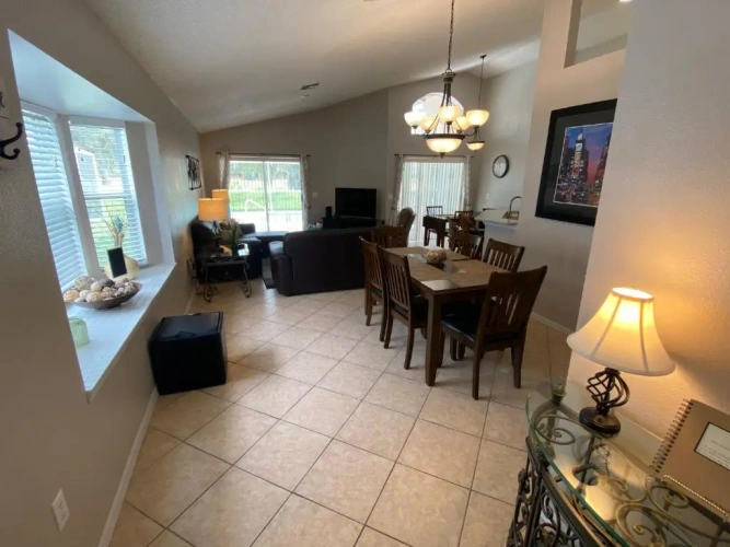 4 Bedrooms Villa