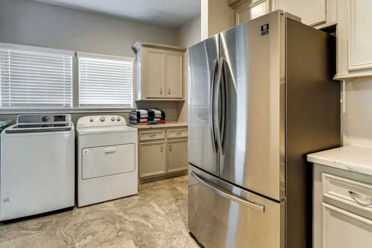 Waterfront Lake Conroe Home w/ Pool Access!