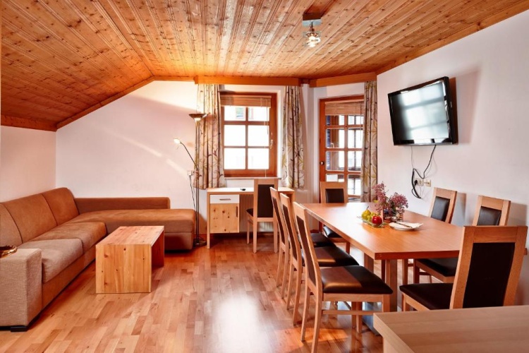2 Bedrooms Apartment