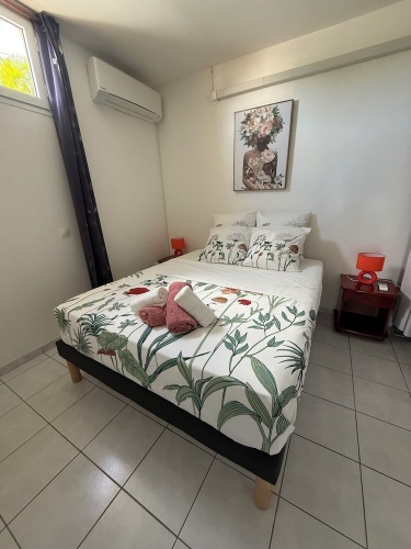 2 Bedrooms Classic Apartment with balcony and with garden view