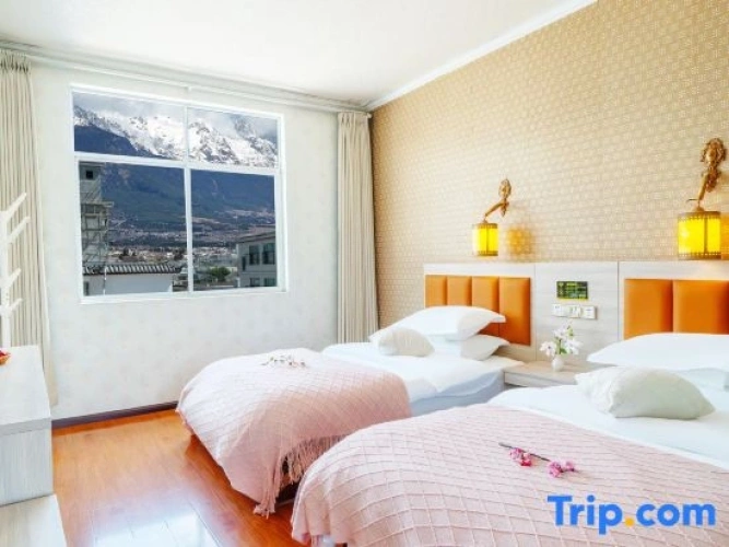 Standard Twin Family room with mountain view