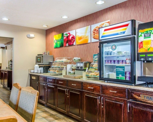 Quality Inn & Suites photo 13