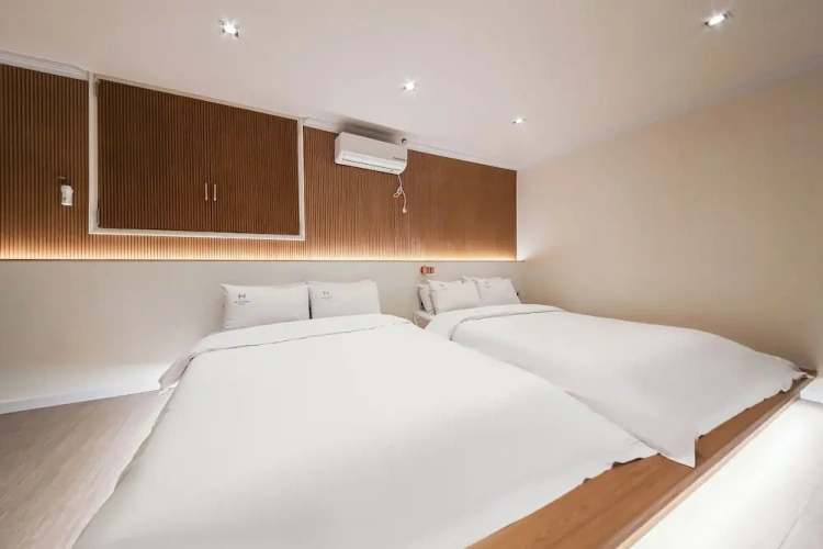 Standard Twin Family room with city view