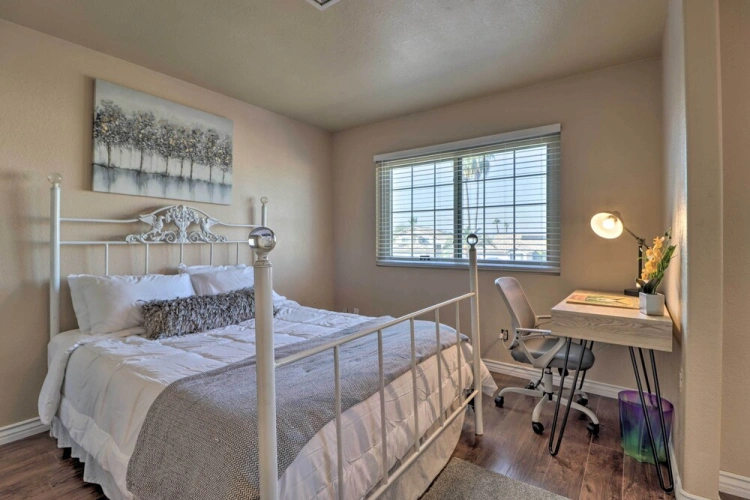 5 Bedrooms Cottage