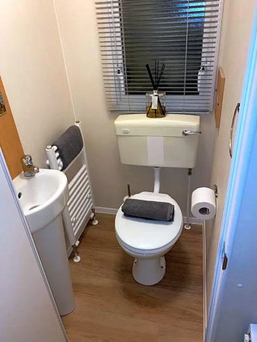 Dixons den