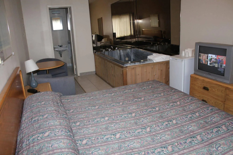 Tropicana Inn