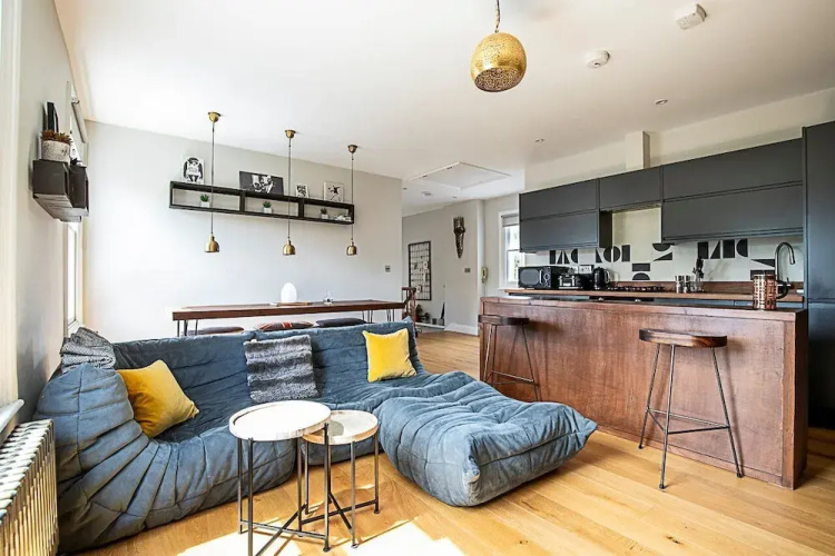 Rustic and Contemporary Haven in Brixton