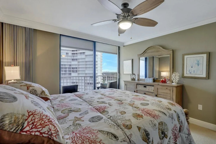 Beachfront Condo With Panoramic Ocean Views and Pool