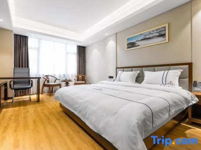 Deluxe Quadruple Suite