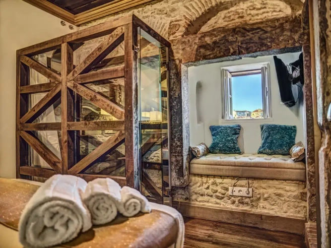 Deluxe Suite with city view