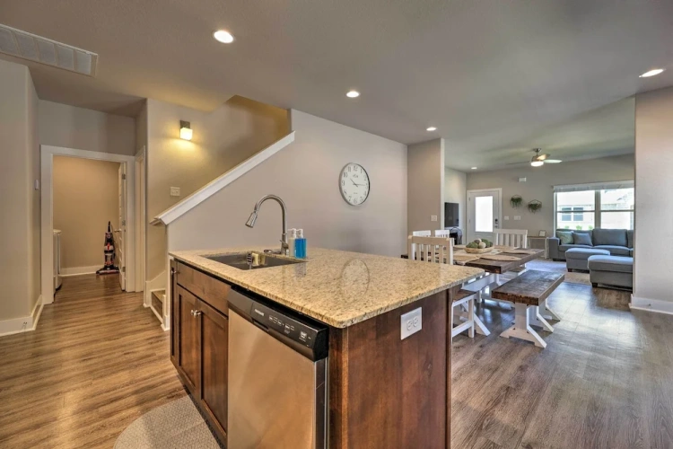 4 Bedrooms Cottage
