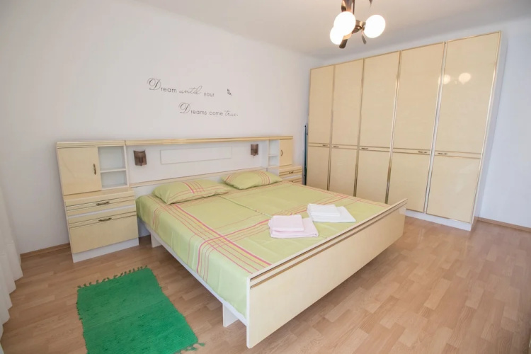 Apartment Mladen