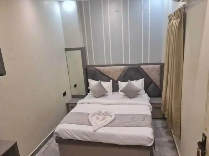Gaurav Inn