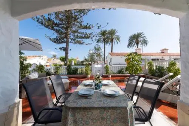 Bungalow piscina terraza privada by Lightbooking
