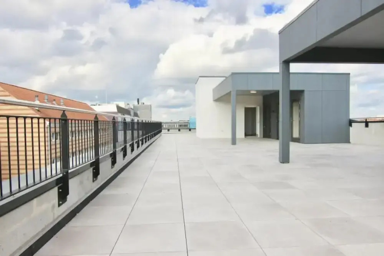 Townhouse Studio w Large Private Balcony