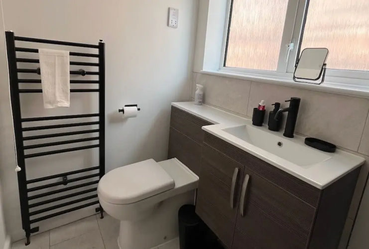 Nottingham 2-bed House, Sleeps 4, Pet Friendly