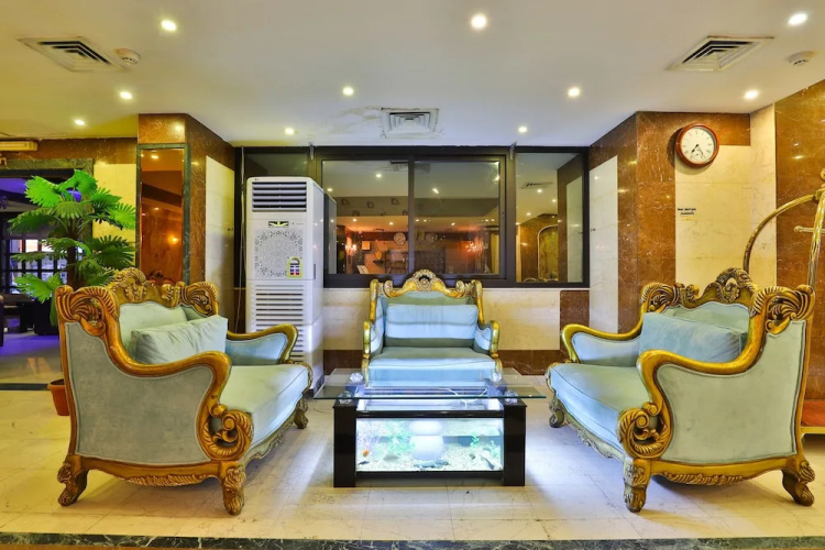 OYO 446 Mas Hotel