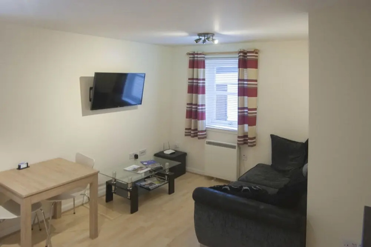 6 Varis Apartments