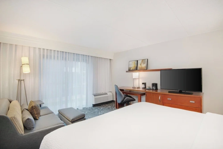 Standard Double room with balcony and with courtyard view