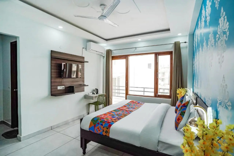 Fabhotel Tanvi Premium
