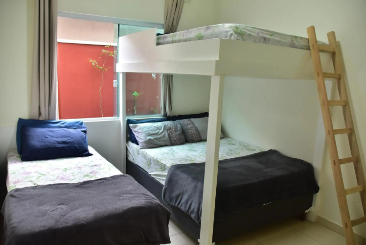 Lindas casas com piscina poucos metros do mar para 18 pessoas