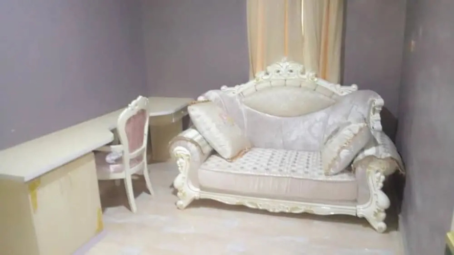 Gold Crown Hotel