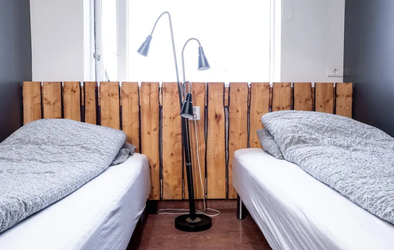 AU44 hostel
