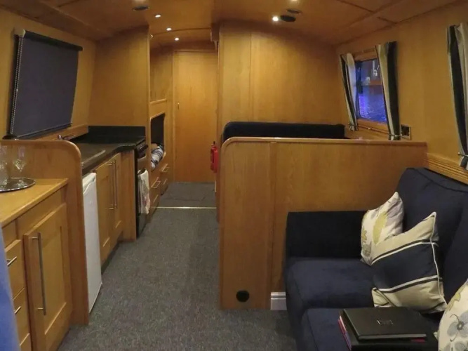 Houseboat Hotels