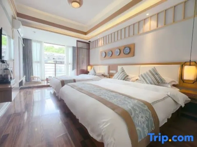 Standard Family room with river view